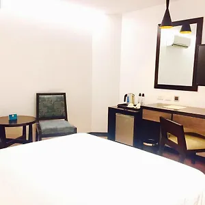 4* ホテル センチュリー